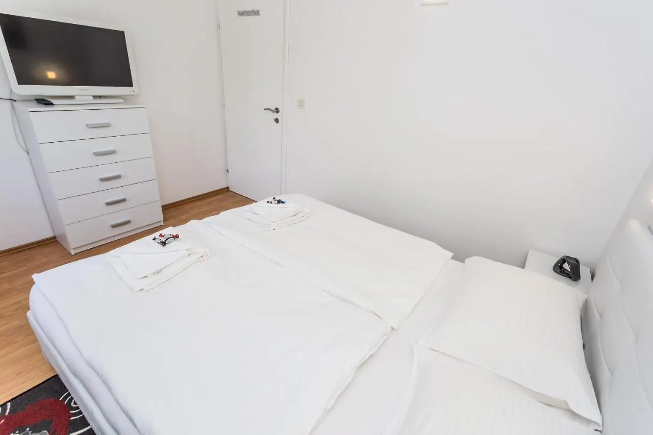Molnar Resort Apartment Ljiljana Brzac 0*,