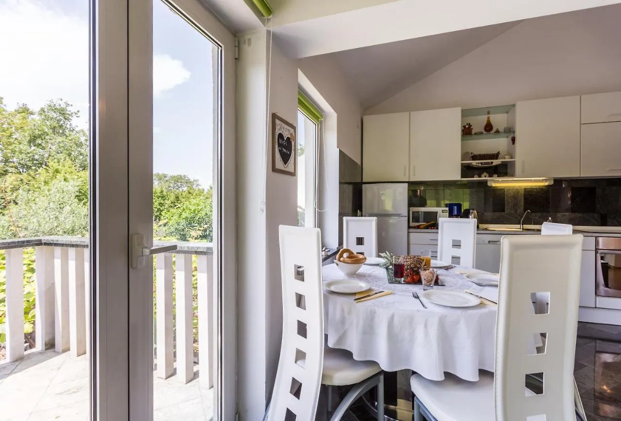 Molnar Resort Apartment Ljiljana Brzac Kroatien